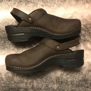 dansko women's ingrid oiled leather clog